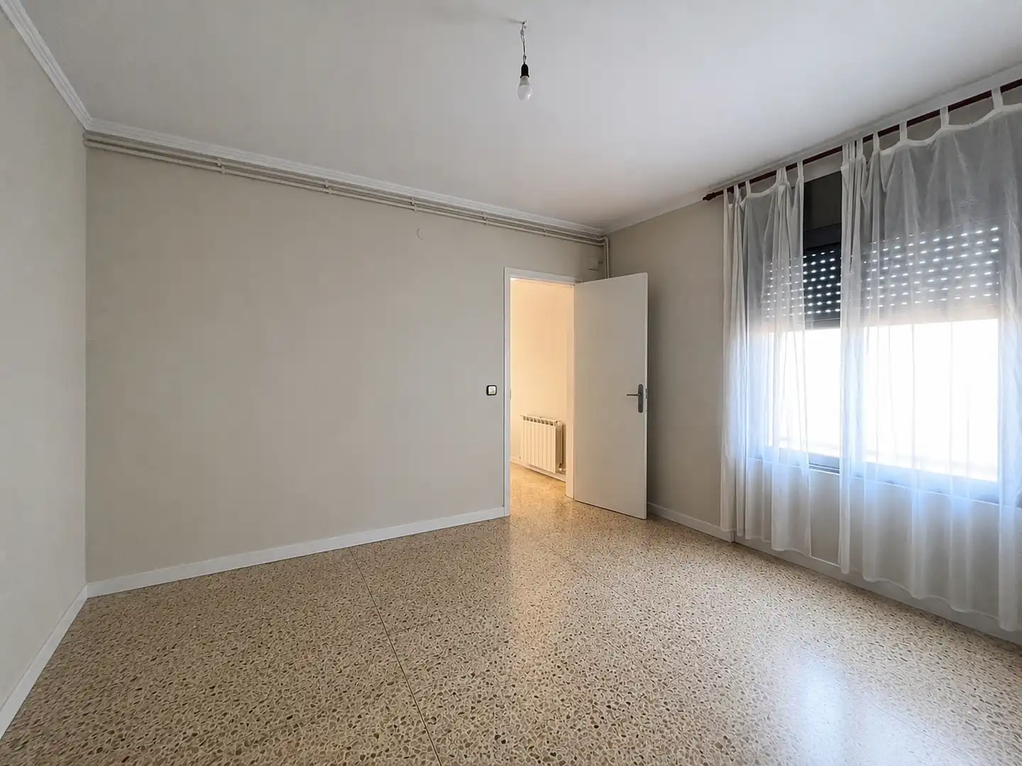 Habitación de Piso en venta en Rubí con Calefacción, Terraza y Amueblado
