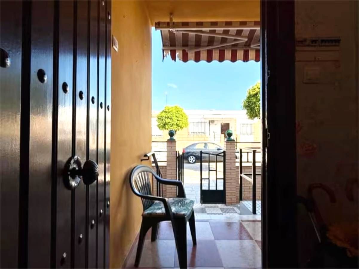 Vista exterior de Casa o xalet en venda en La Roda de Andalucía amb Aire condicionat, Calefacció i Jardí privat