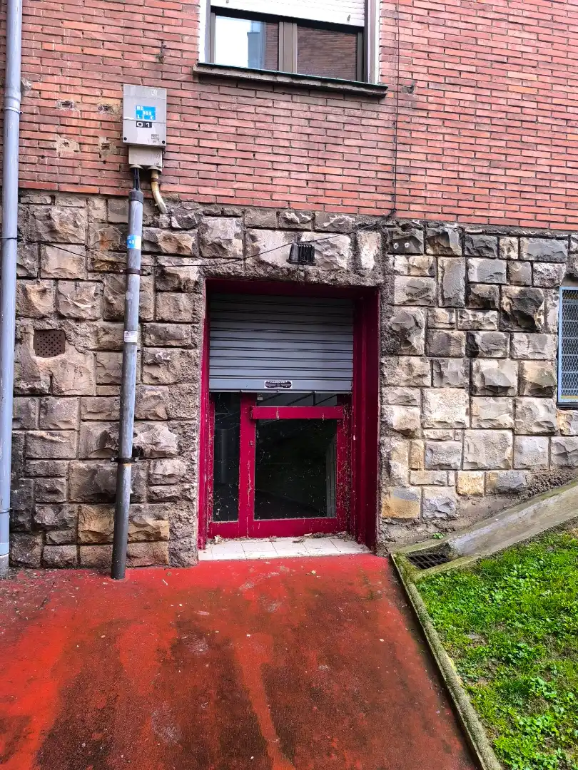 Vista exterior de Local en venta en Bilbao 