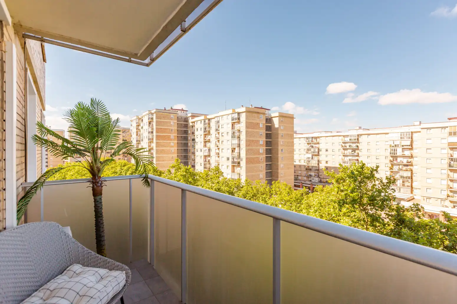 Terrasse von Wohnung zum Verkauf in  Pamplona / Iruña mit Klimaanlage, Heizung und Parkett
