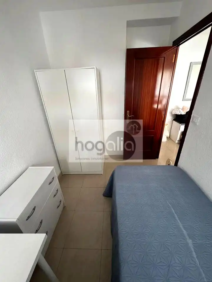 Habitación de Piso de alquiler en Sevilla con Aire acondicionado y Amueblado