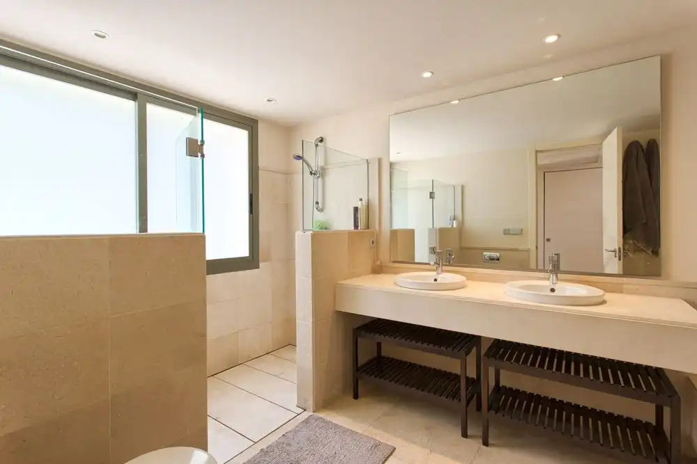 Bathroom of Apartments for sale in Benahavís  with Air Conditioner, Heating and Private garden