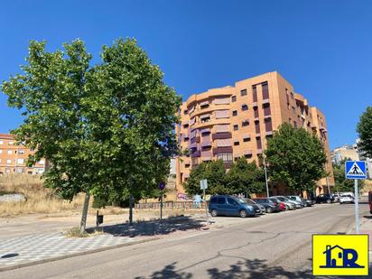 Vista exterior de Pis en venda en Cuenca Capital amb Terrassa i Balcó