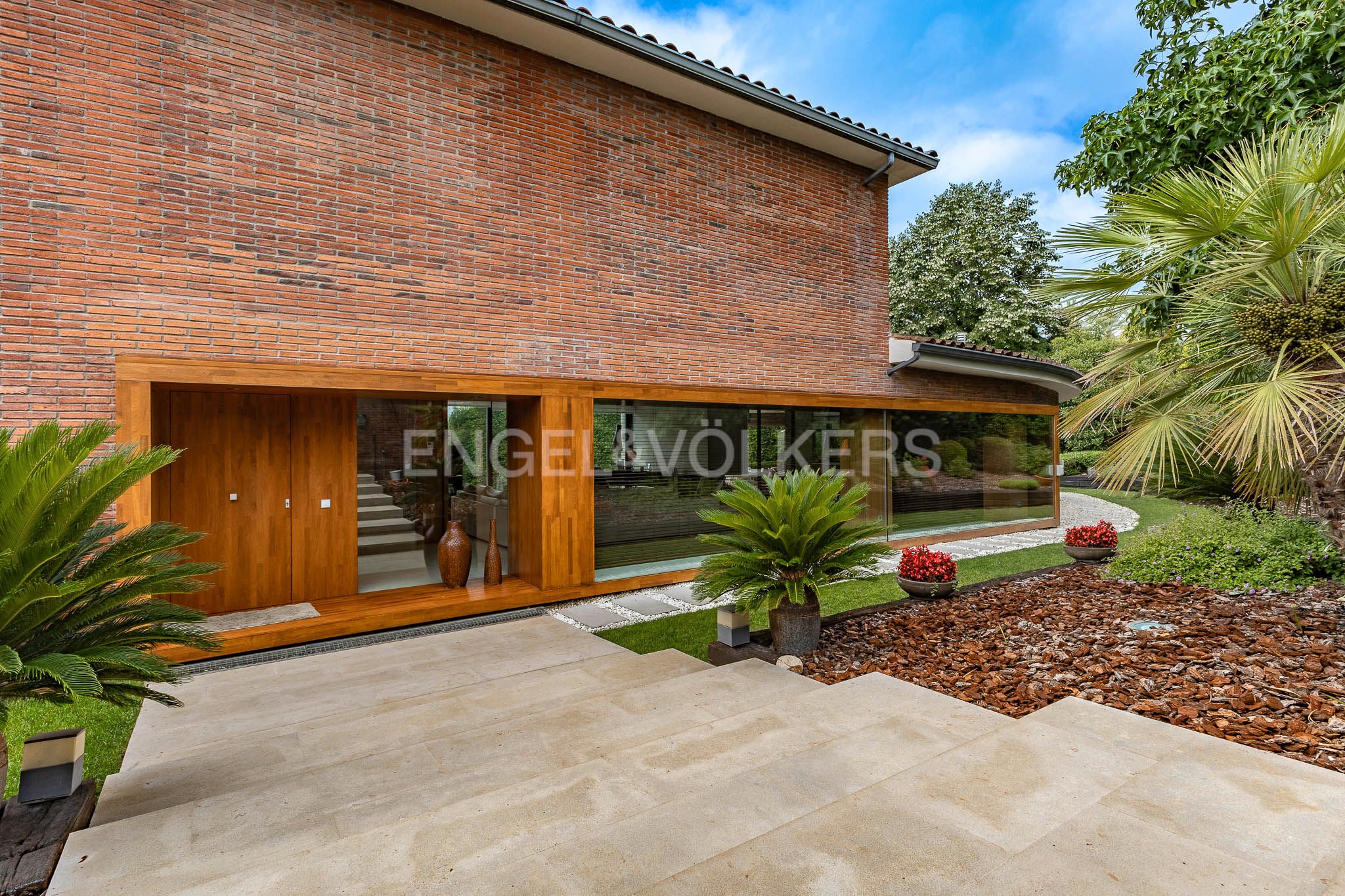 Exterior view of House or chalet for sale in Cerdanyola del Vallès  with Air Conditioner, Heating and Private garden