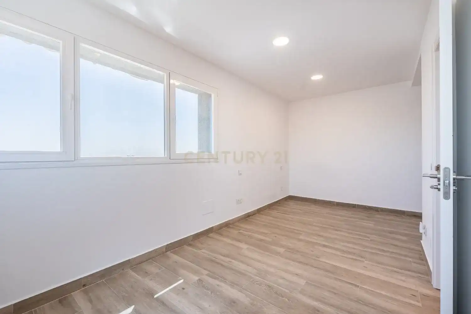 Apartments for sale in Alcorcón  with Air Conditioner, Storage room and Oven