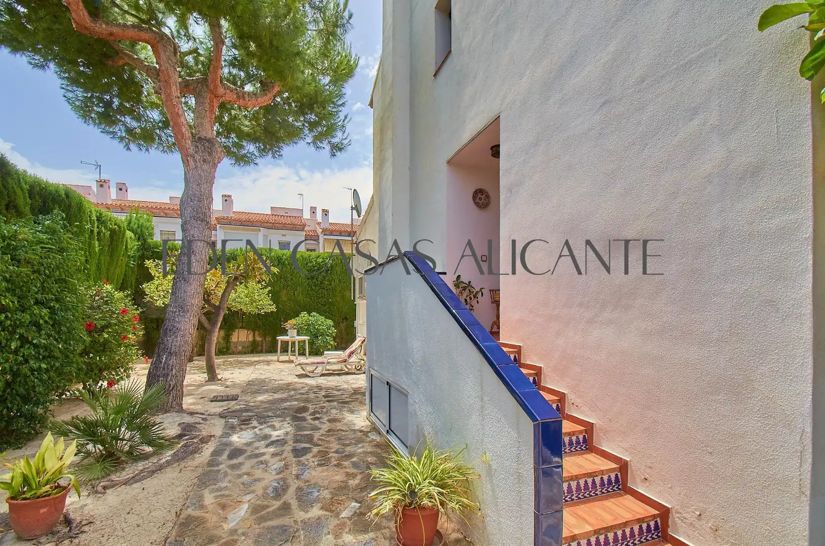 Casa aparellada amb terrassa en venda a Bellavista - Capiscol - Frank Espinós, imagen 2