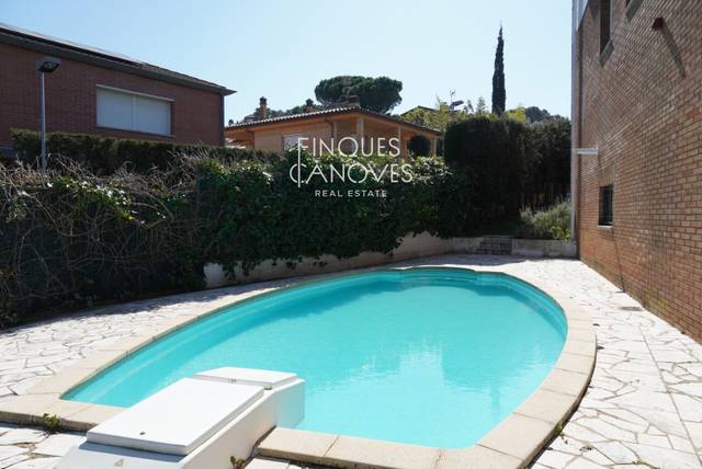 Casa adosada en Venta en Manel Carrasco I Romaguera en Montjuïc