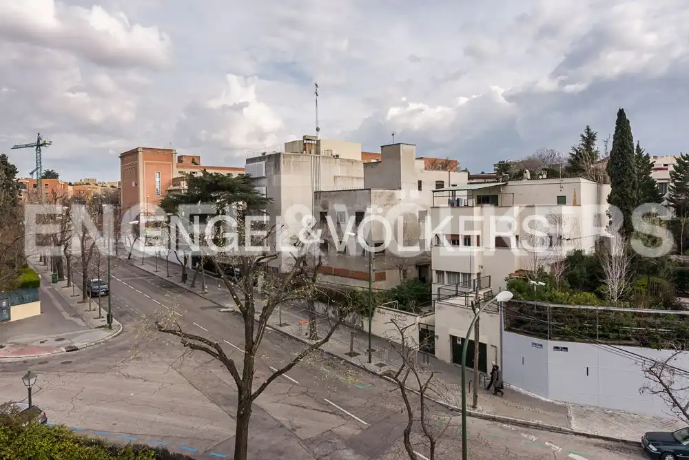 Vista exterior de Pis en venda en Chamartín