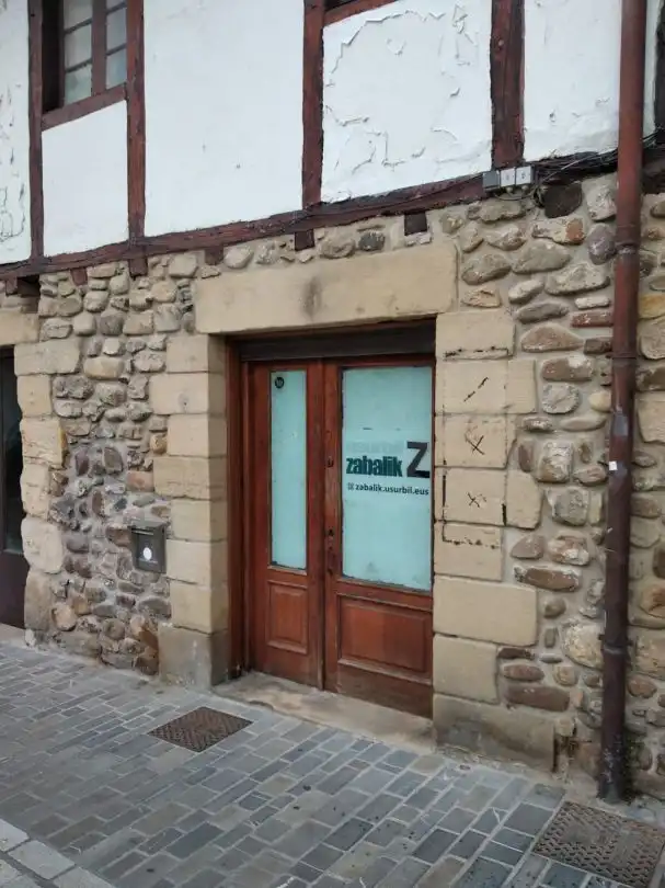 Local comercial en venta en Etxebeste Kalea, imagen 4