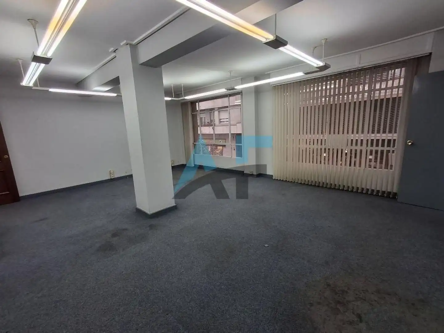 Oficina de alquiler en Ourense Capital  con Calefacción