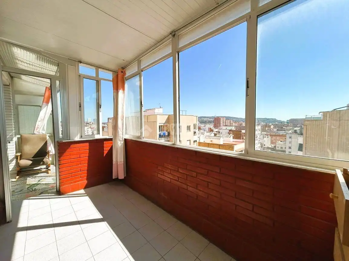 Habitación de Ático en venta en L'Hospitalet de Llobregat con Calefacción, Terraza y Balcón