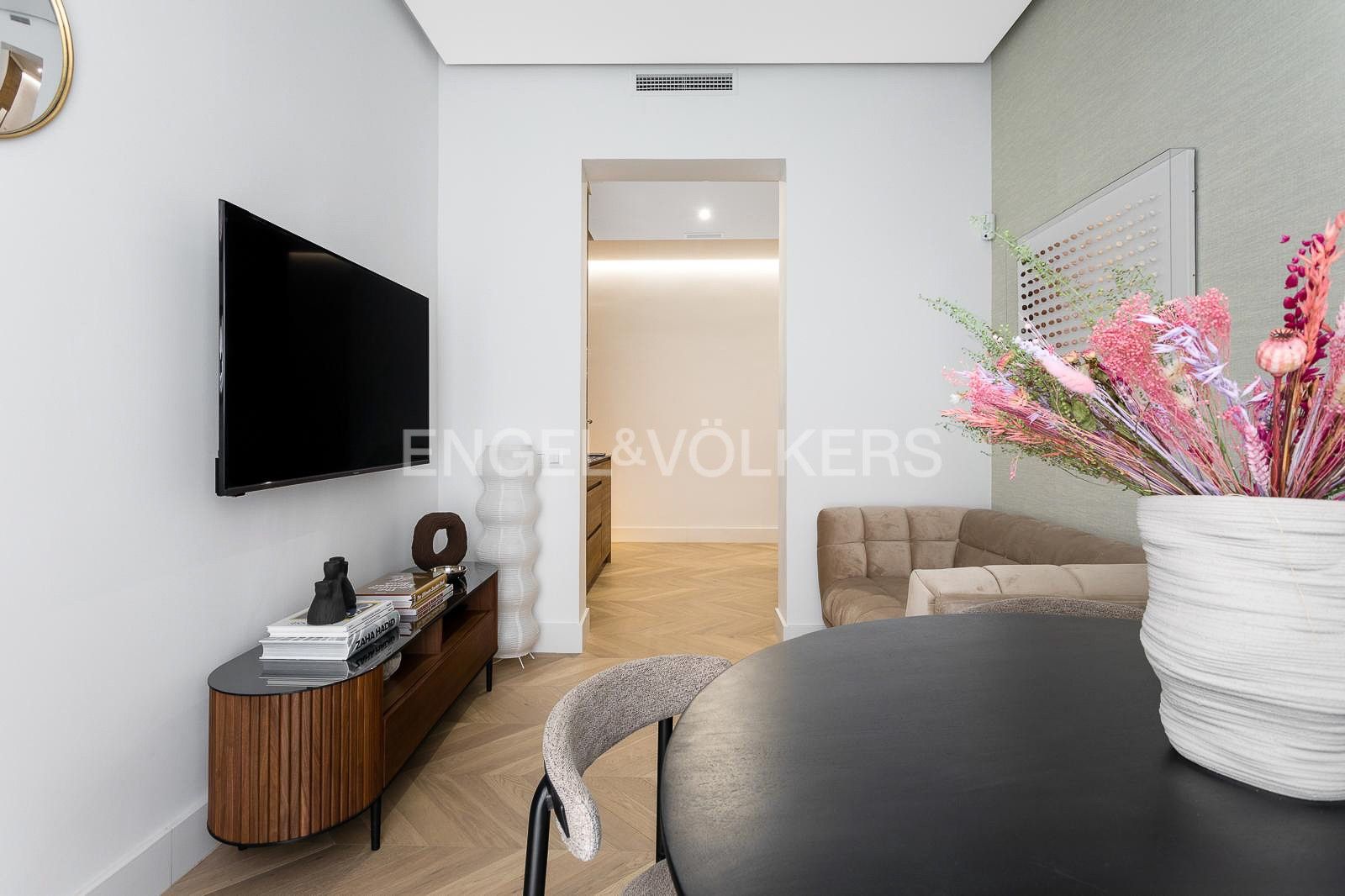 Living room of Flat to rent in  Madrid Capital  with Air Conditioner, Heating and Swimming Pool