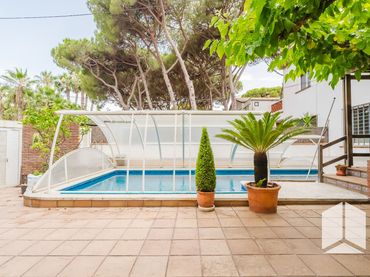 Xalet amb piscina en venda a La Pineda