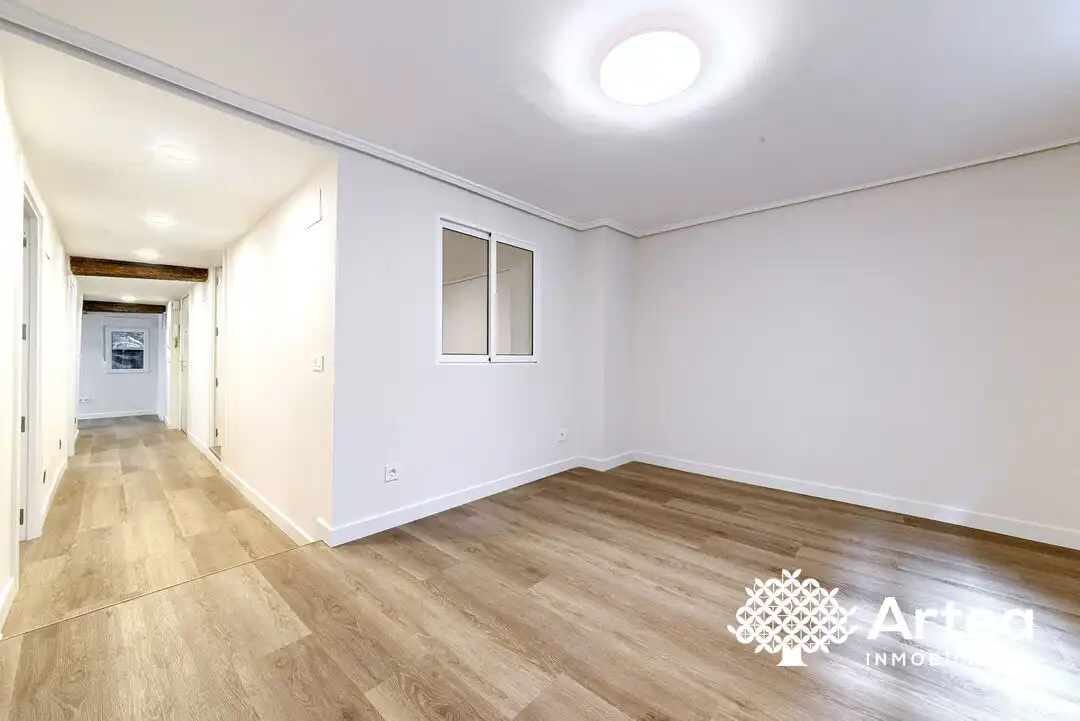 Piso en venta en Bilbao  con Balcón y Alarma