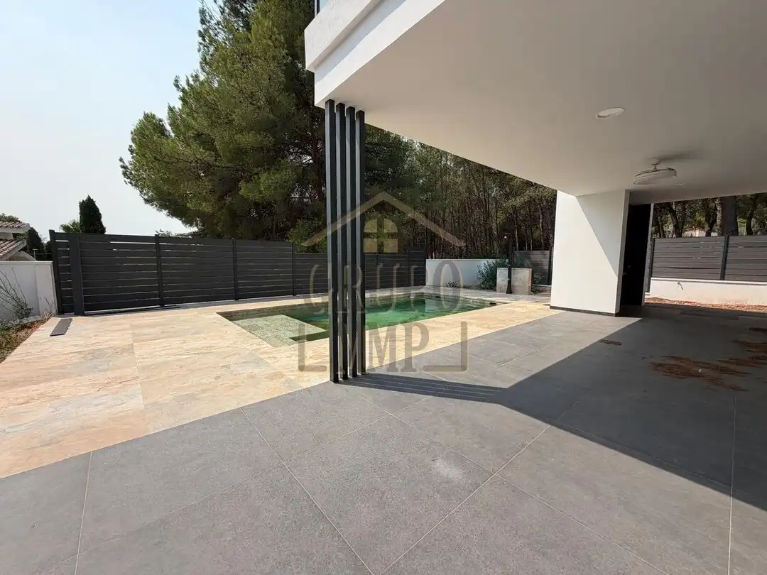Terrassa de Casa o xalet en venda en Montornés - Las Palmas - El Refugio