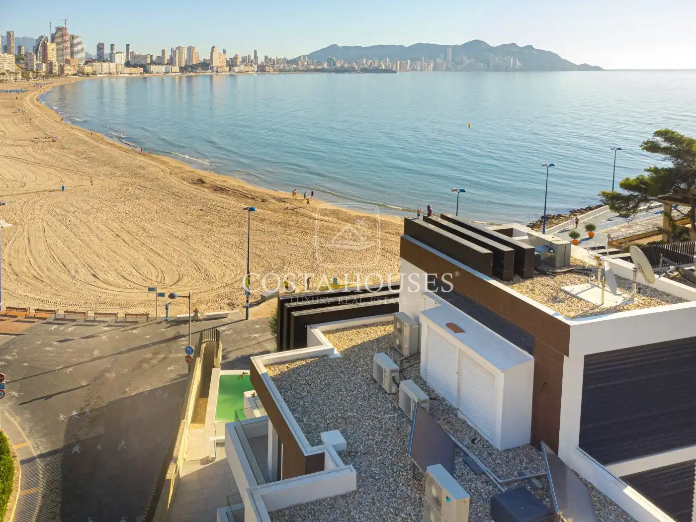 Vista exterior de Planta baja en venta en Benidorm con Aire acondicionado, Jardín privado y Terraza