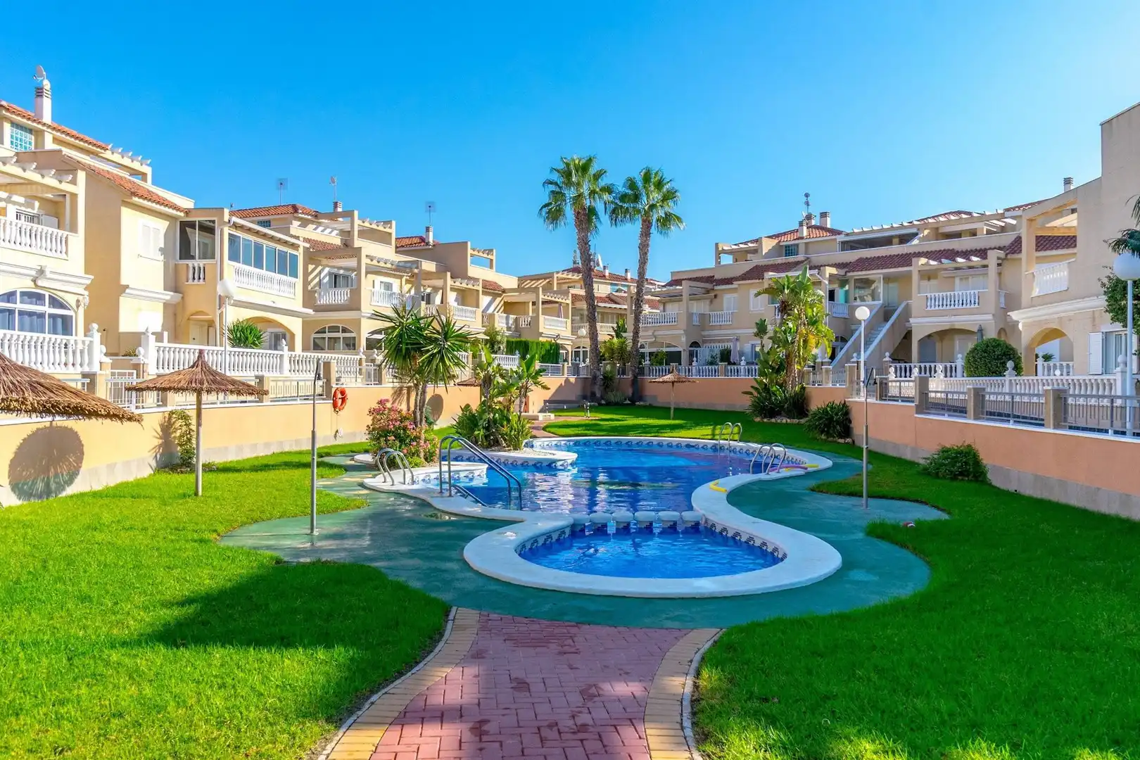 Piscina de Dúplex en venda en Orihuela amb Aire condicionat, Jardí privat i Piscina