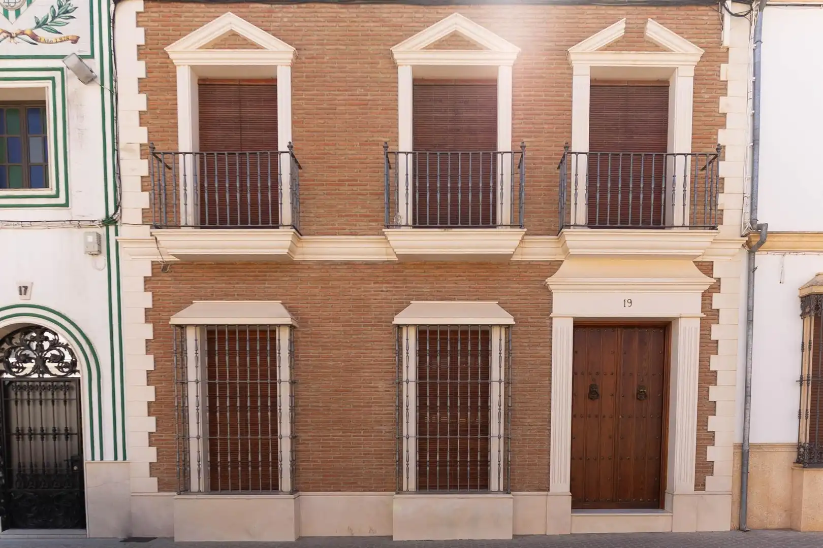 Außenansicht von Einfamilien-Reihenhaus zum Verkauf in La Roda de Andalucía mit Heizung, Abstellraum und Balkon