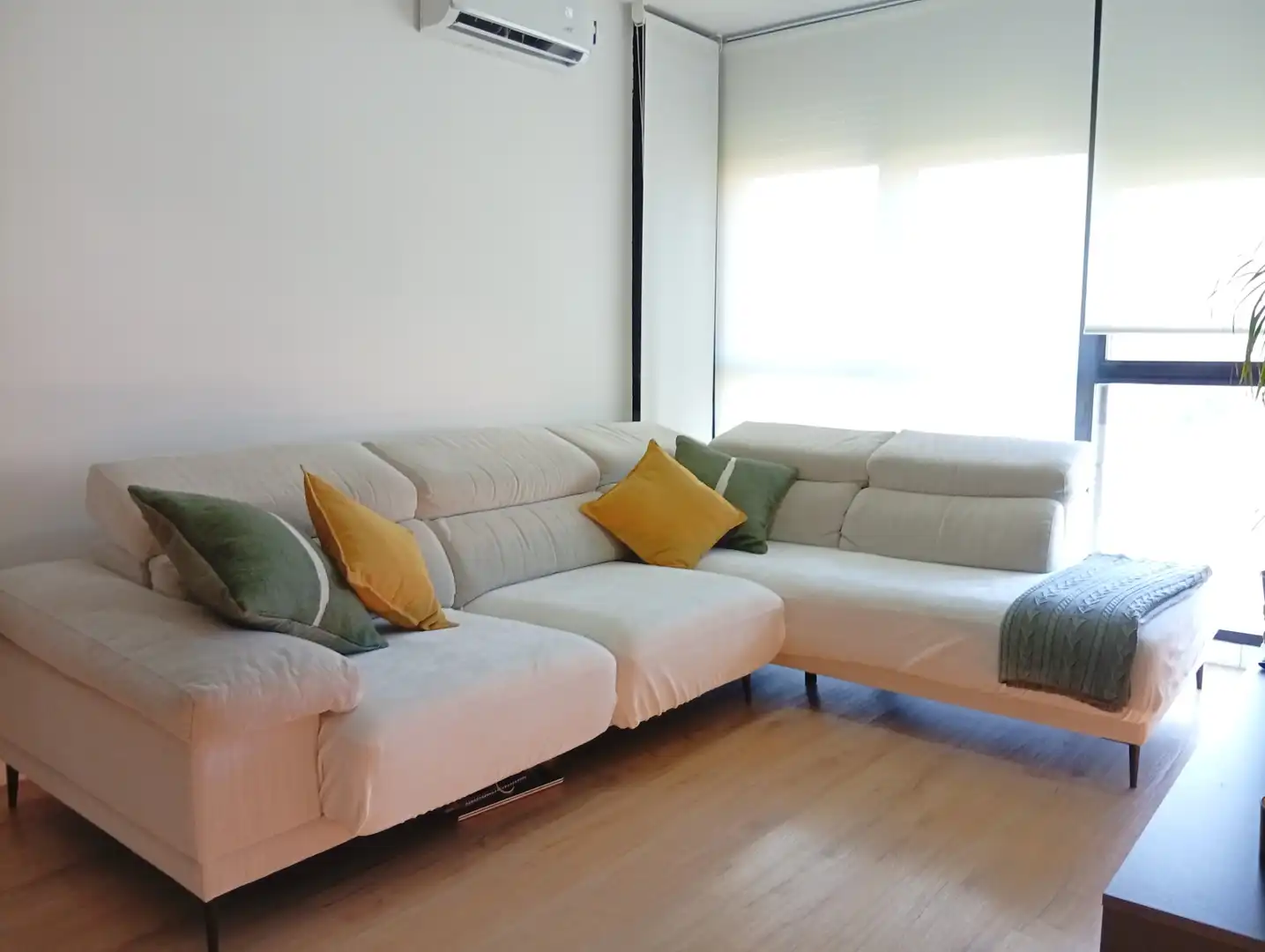 Living room of Flat for sale in Madrid  with Air Conditioner, Heating and Storage room