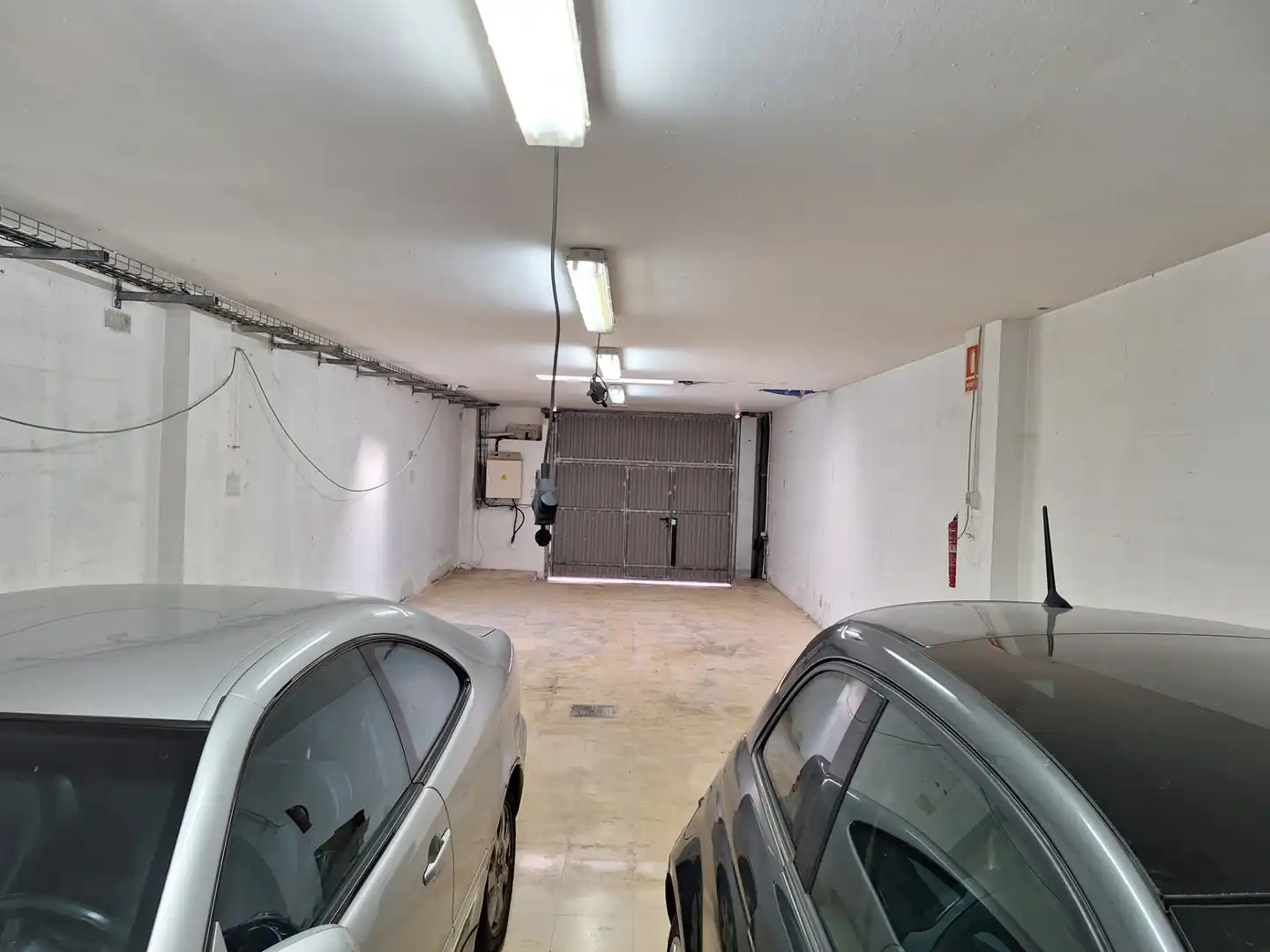 Aparcament de Casa adosada en venda en El Prat de Llobregat amb Aire condicionat, Calefacció i Jardí privat