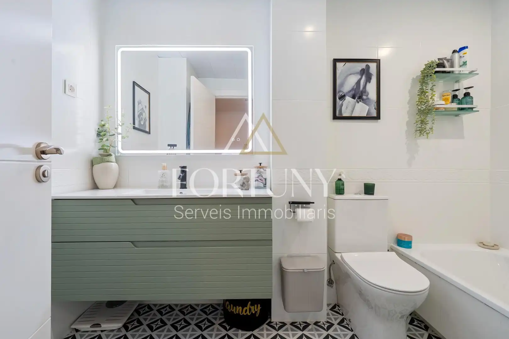 Baño de Piso en venta en Reus con Piscina comunitaria