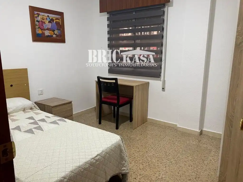 Schlafzimmer von Dachboden zur Miete in Cáceres mit Heizung, Terrasse und Möbliert