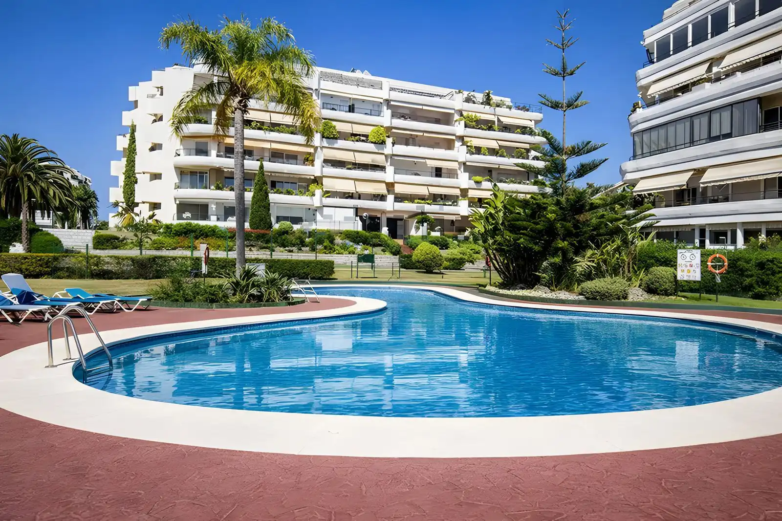 Pis amb piscina en venda a San Pedro de Alcántara