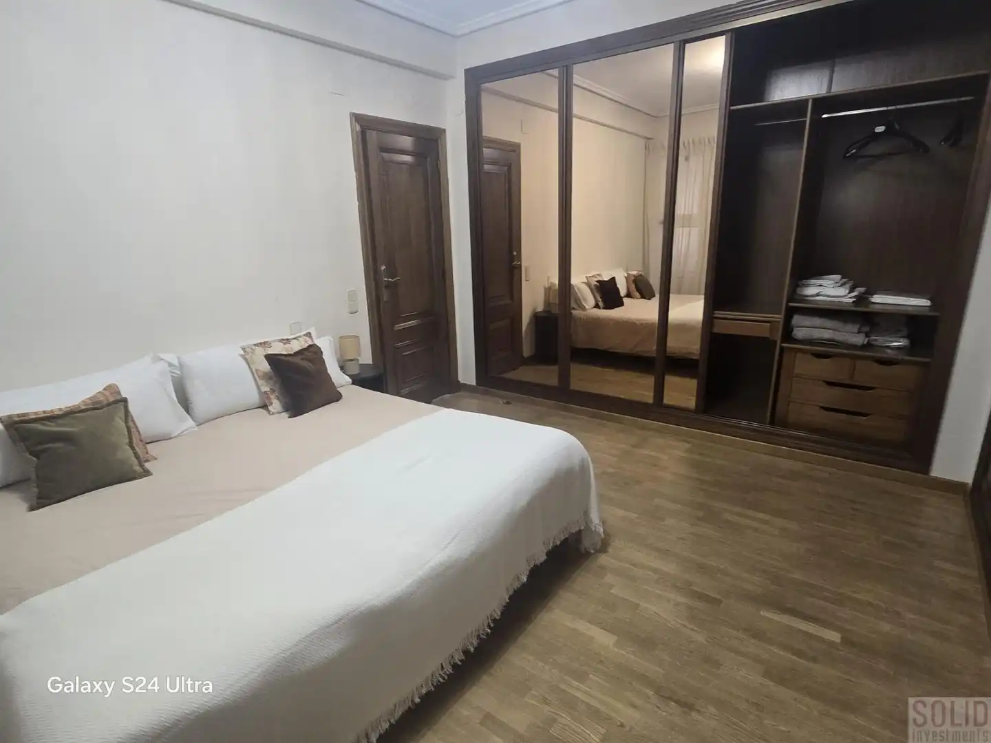 Bedroom of Flat for rent in Valencia  with Air Conditioner and Balcony
