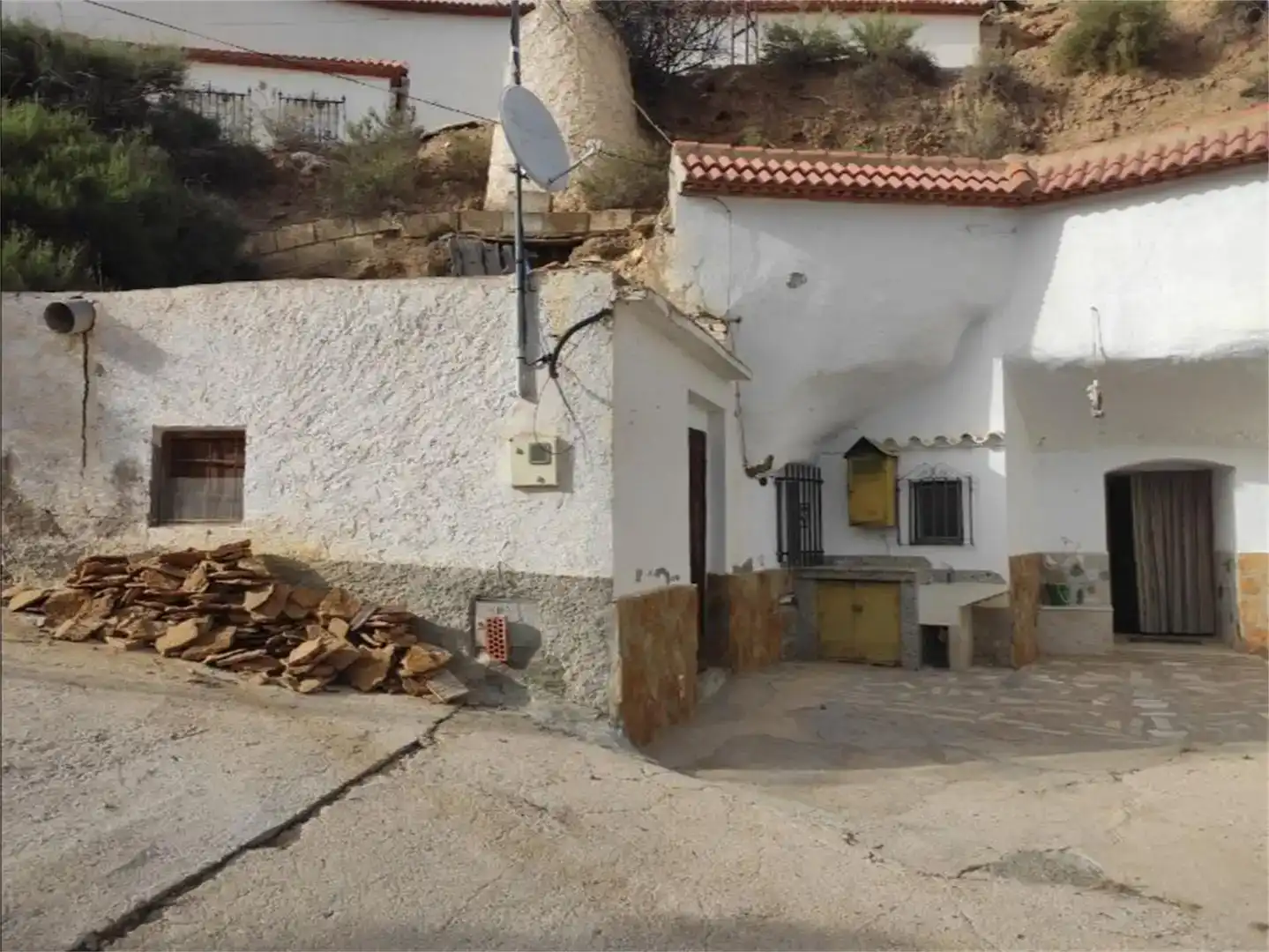 Vista exterior de Casa adosada en venda en Cortes y Graena amb Traster, Moblat i Forn