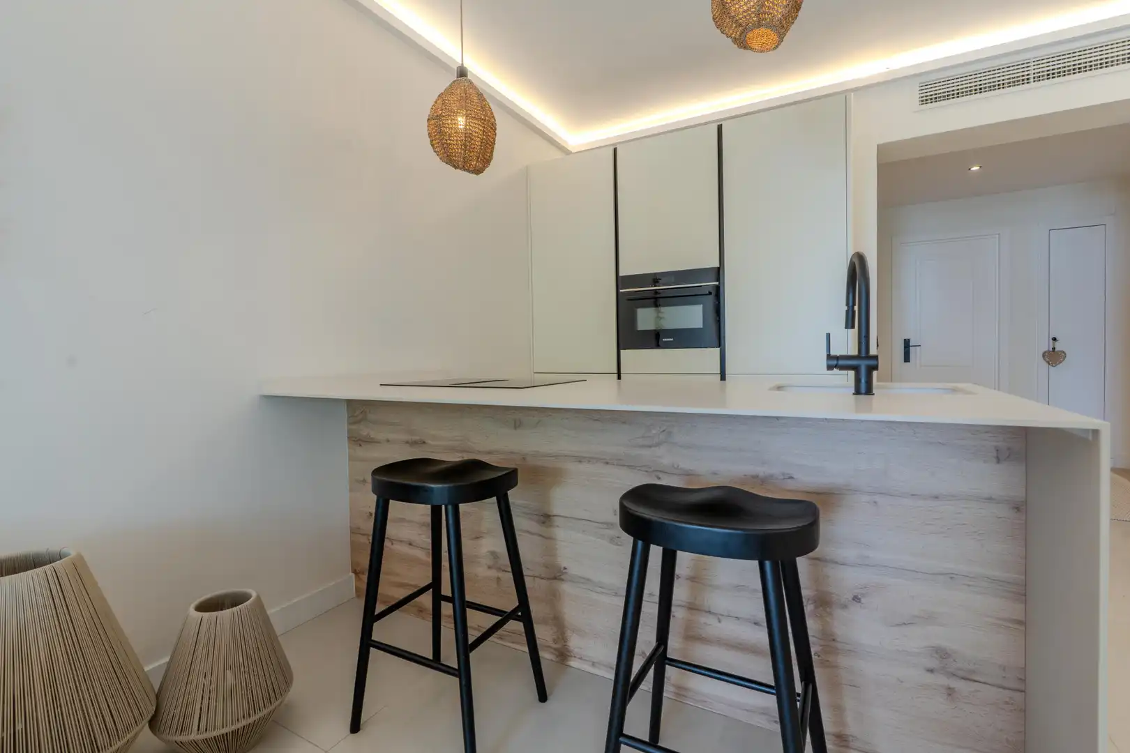 Cocina de Apartamento de alquiler en Benahavís con Aire acondicionado, Terraza y Piscina