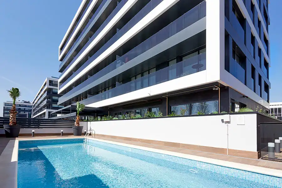 Piscina de Piso en venta en Sant Just Desvern con Terraza y Piscina comunitaria