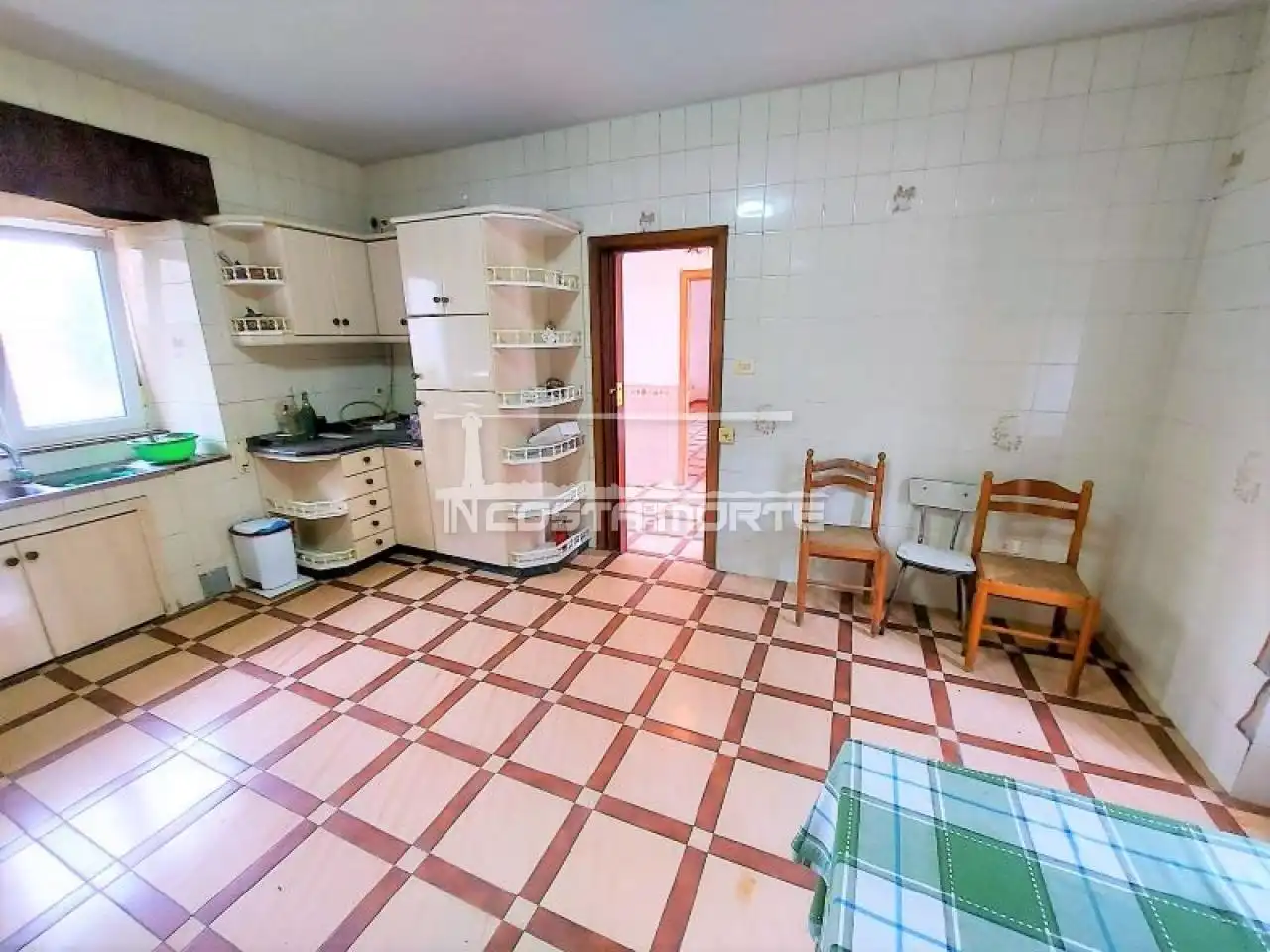 Cuina de Casa o xalet en venda en Muxía amb Jardí privat, Traster i Balcó