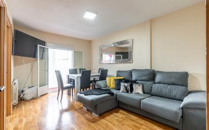 Living room of Flat for sale in  Madrid Capital  with Heating, Terrace and Balcony