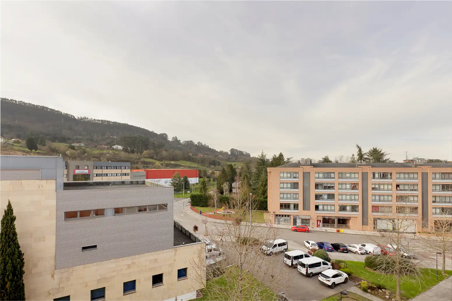 Vista exterior de Pis en venda en Oviedo  amb Calefacció, Parquet i Traster