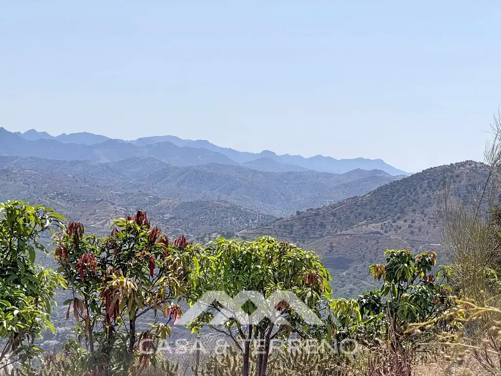 Vista exterior de Casa o xalet en venda en Vélez-Málaga amb Aire condicionat, Jardí privat i Terrassa
