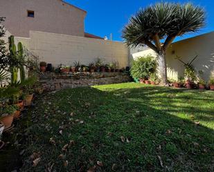 Jardí de Casa adosada en venda en Algeciras amb Aire condicionat, Calefacció i Jardí privat