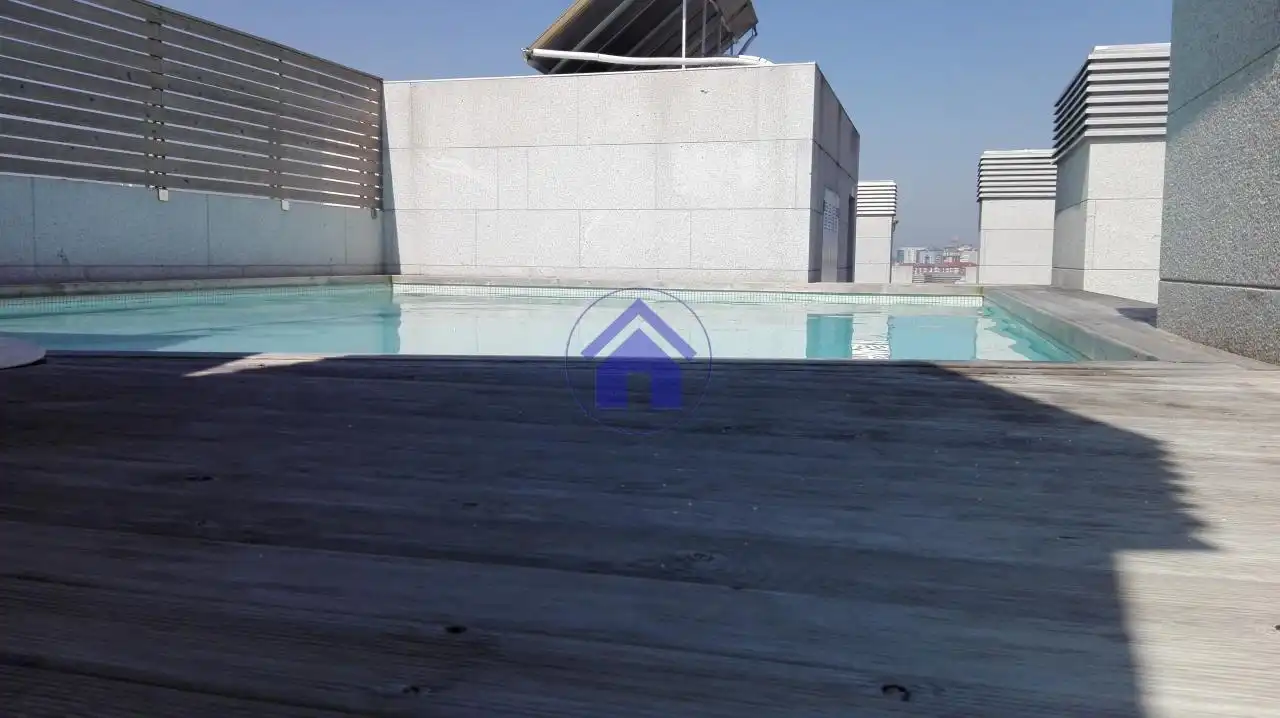 Piscina de Piso en venta en Vigo  con Calefacción, Terraza y Piscina