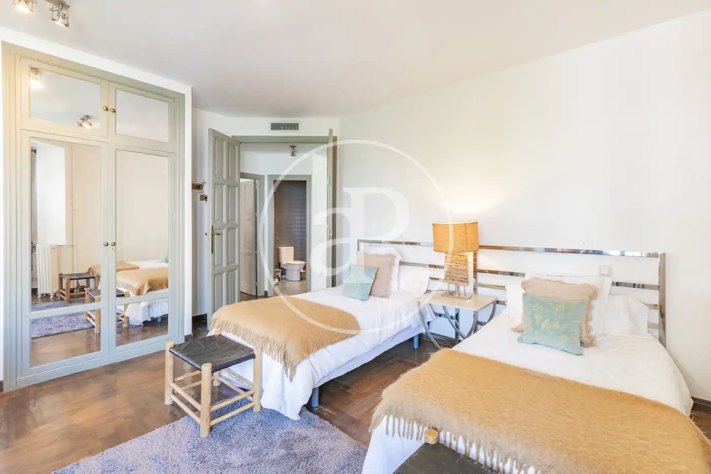 Flat for rent in C. de Moreto, Jerónimos
