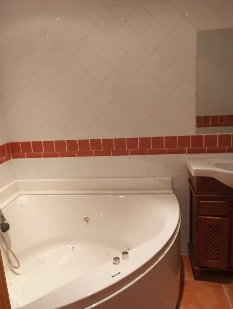 Bany de Casa o xalet de lloguer en Cortes de Baza amb Moblat, Es permeten mascotes i Piscina comunitària