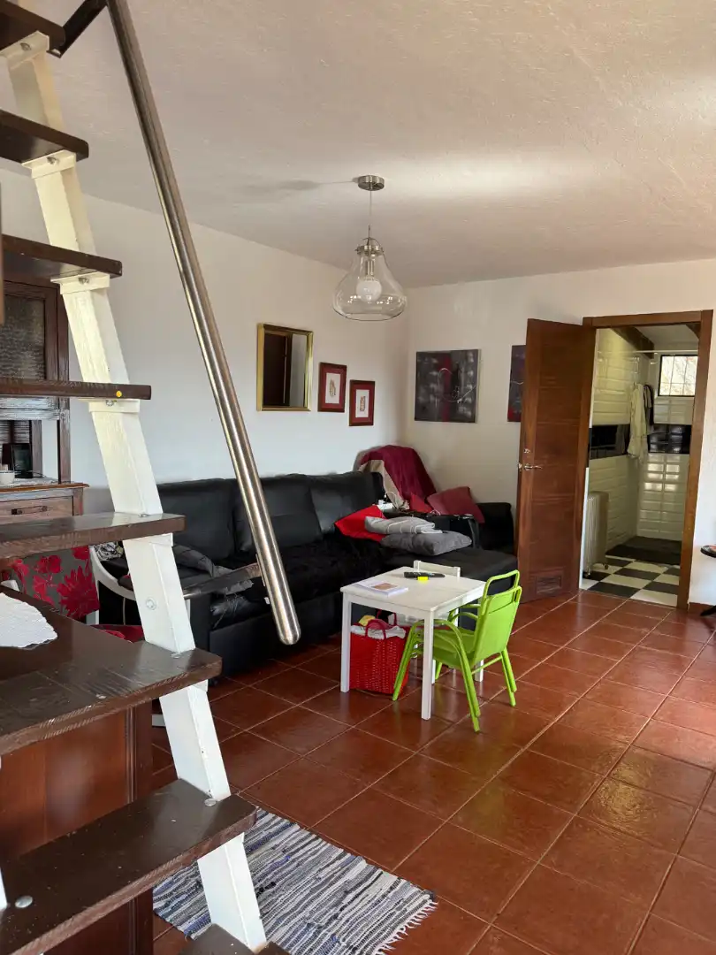 Sala d'estar de Casa o xalet en venda en Oviedo  amb Calefacció, Jardí privat i Terrassa