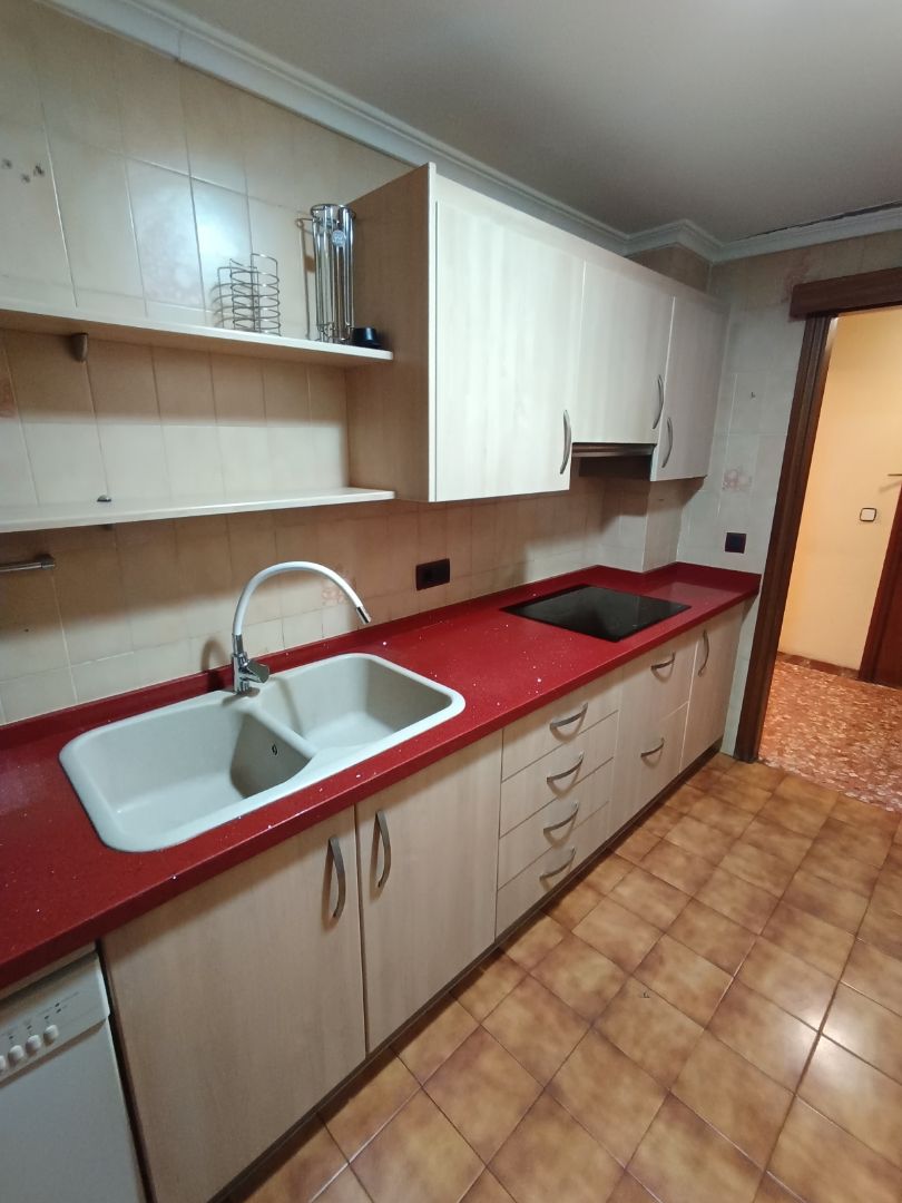 Cuina de Pis de lloguer en Alicante / Alacant amb Aire condicionat, Jardí privat i Moblat