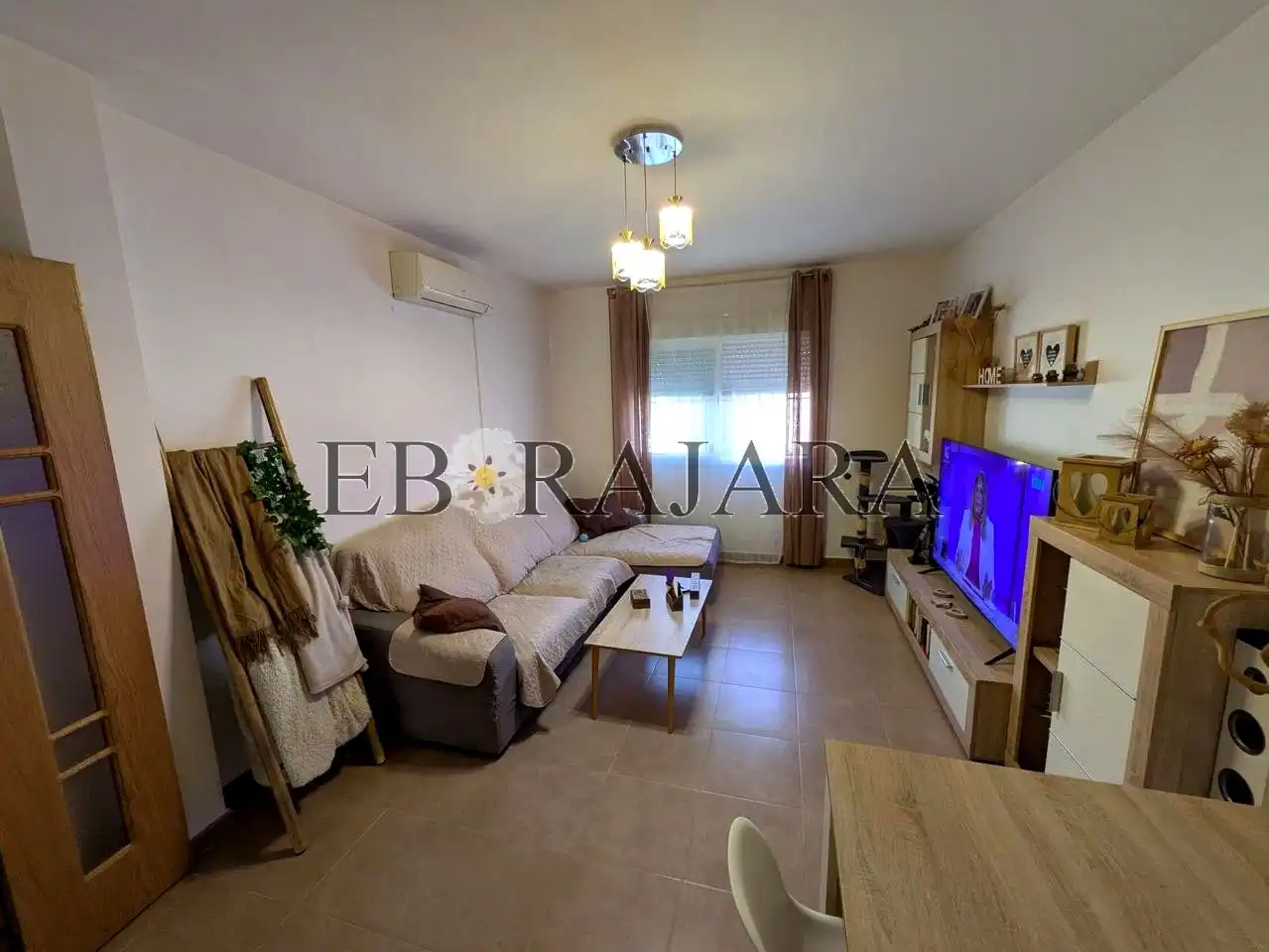Sala d'estar de Casa adosada en venda en El Carpio de Tajo amb Aire condicionat, Calefacció i Jardí privat