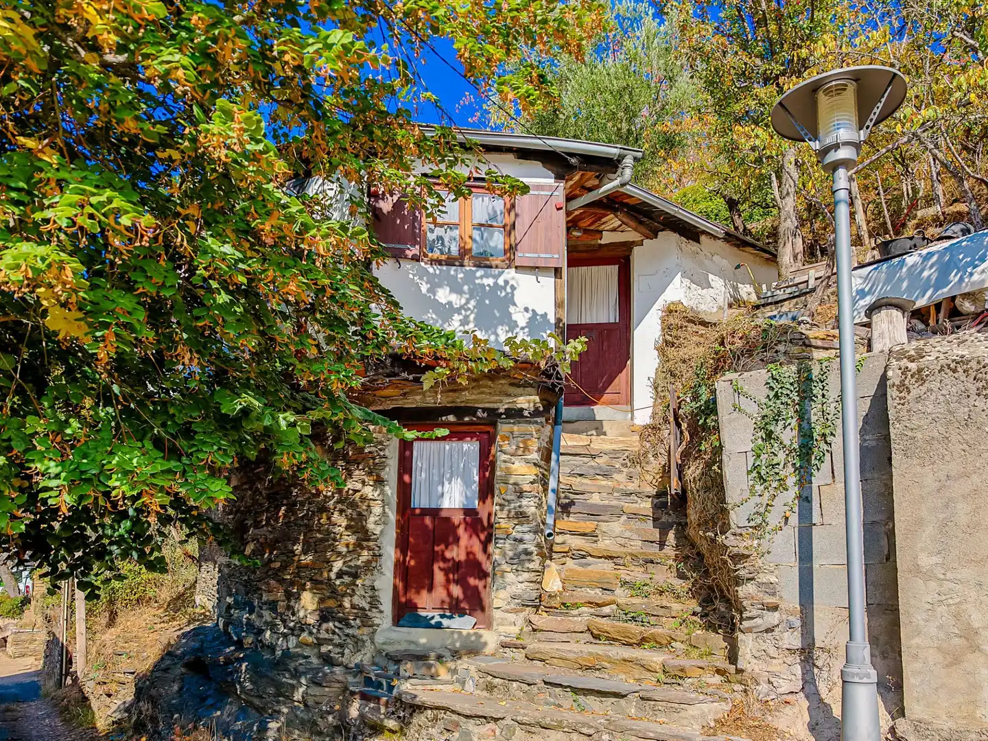 Vista exterior de Casa o xalet en venda en Ponferrada amb Calefacció, Jardí privat i Terrassa