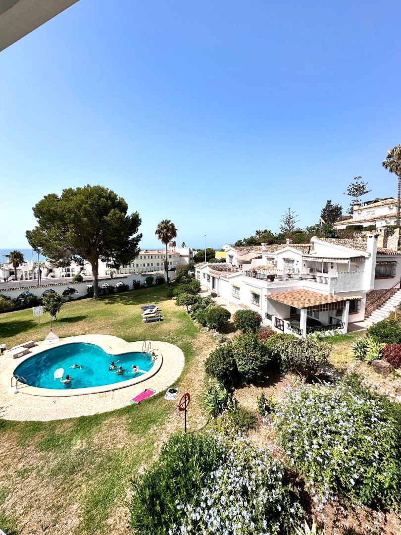 Vista exterior de Apartament de lloguer en Benalmádena amb Terrassa, Moblat i Piscina comunitària