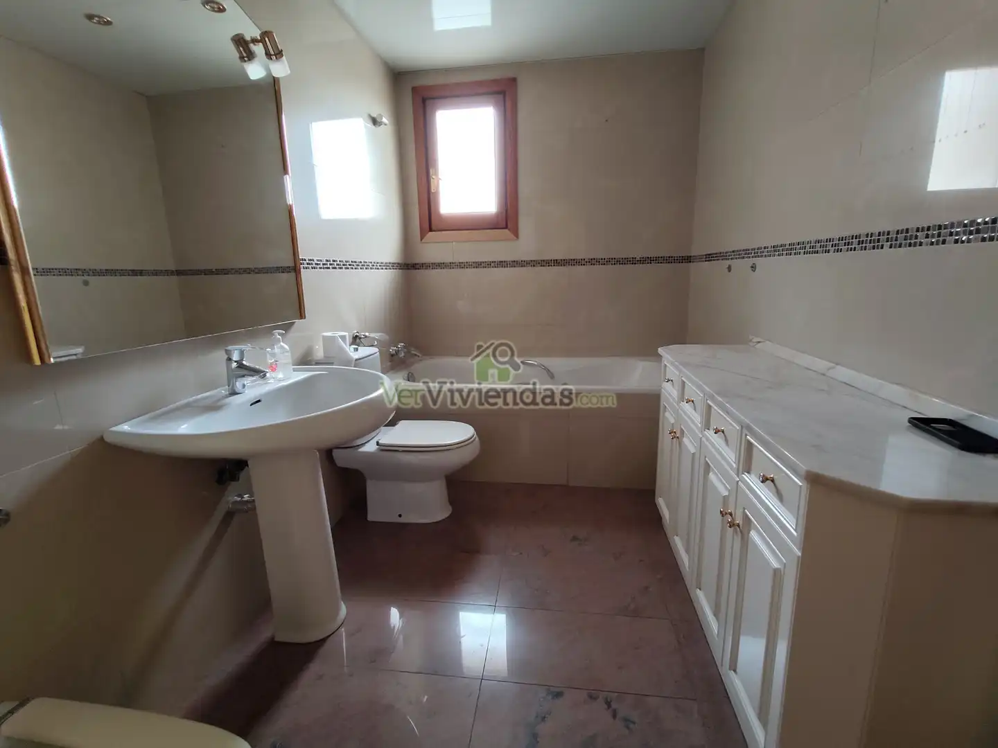 Bany de Casa o xalet en venda en Cerdanyola del Vallès amb Calefacció, Jardí privat i Parquet