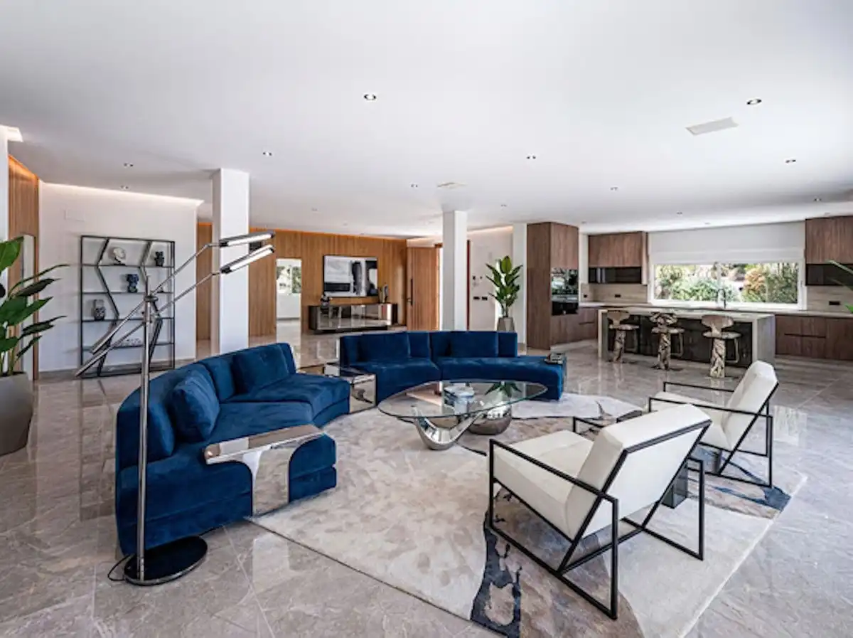 Sala de estar de Casa adosada en venta en Benahavís con Aire acondicionado, Terraza y Trastero