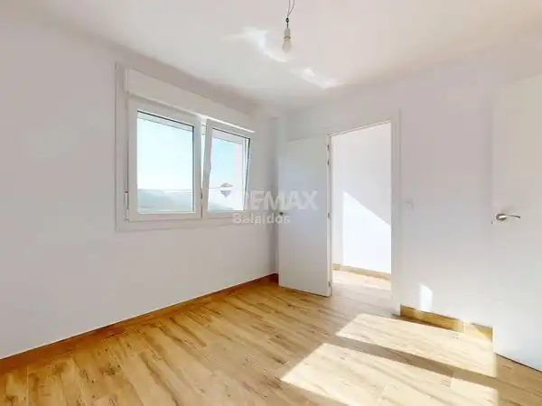 Dormitori de Casa o xalet en venda en Oia amb Calefacció, Jardí privat i Terrassa