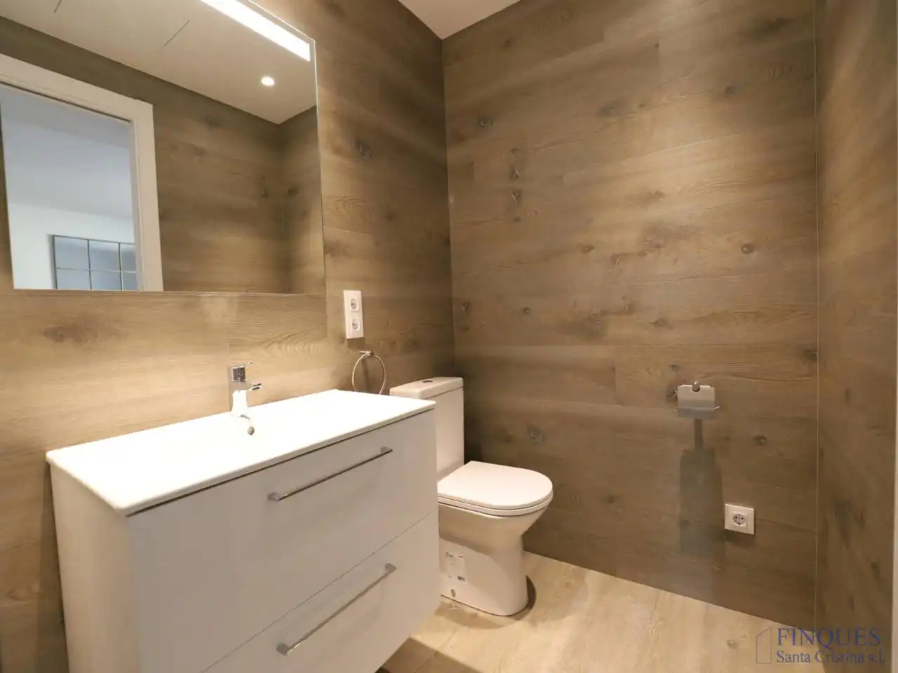 Badezimmer von Wohnung zum Verkauf in Santa Cristina d'Aro mit Klimaanlage, Heizung und Privatgarten