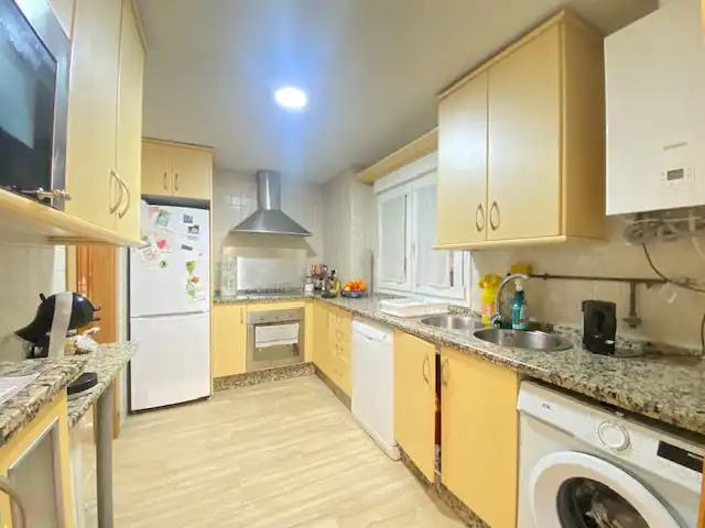 Cocina de Piso en venta en Badajoz con Calefacción, Trastero y Amueblado