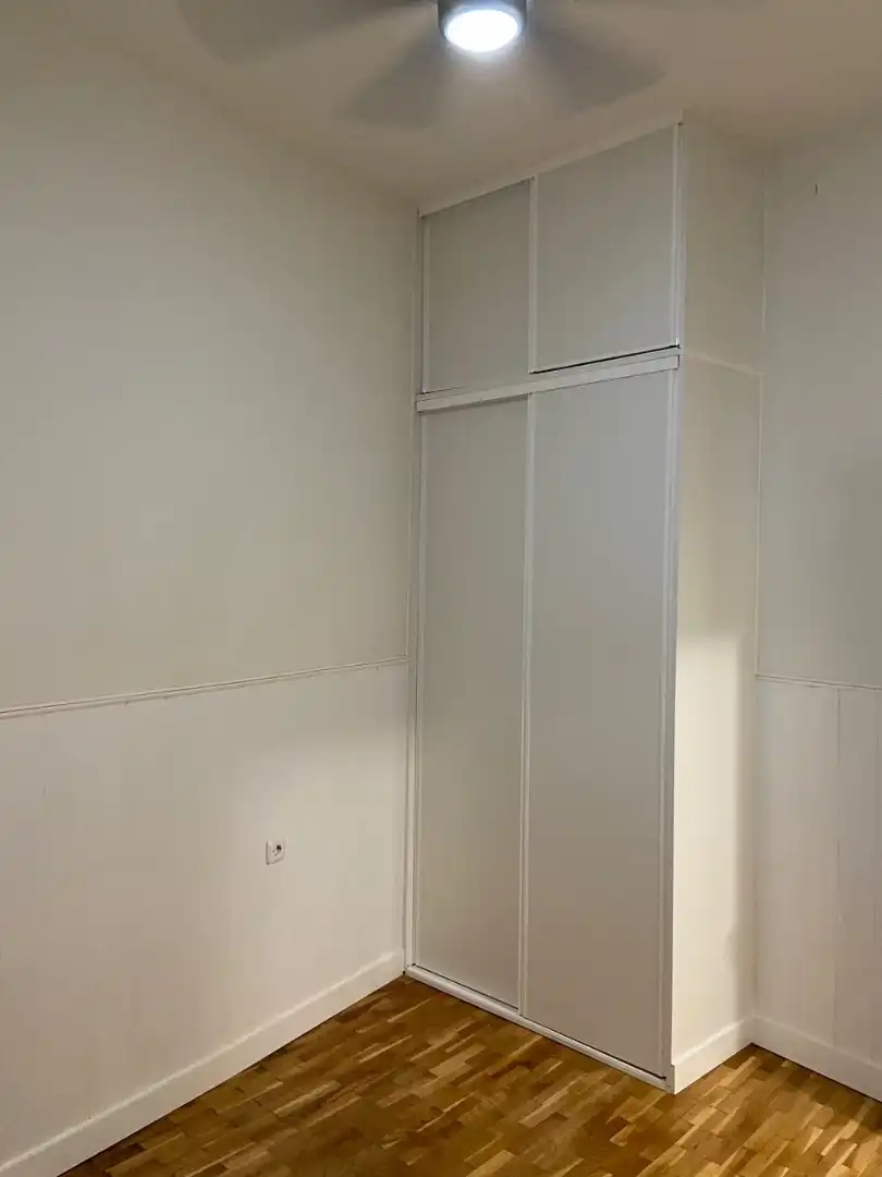 Dormitori de Apartament de lloguer en Madrid amb Calefacció, Moblat i Forn